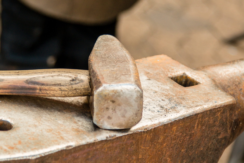metal, anvil, no people, still life, indoors, hand tool, single object, tool, close-up, old, bolt, hammer, equipment, workshop, forge, day, rusty, work tool