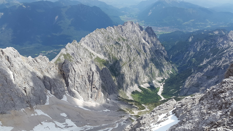 wetterstein massif, no people, high angle view, rock - object, non-urban scene, rock, sunlight, rocky, solid, outdoors, beauty in nature, rock ridge, zugspitze massif