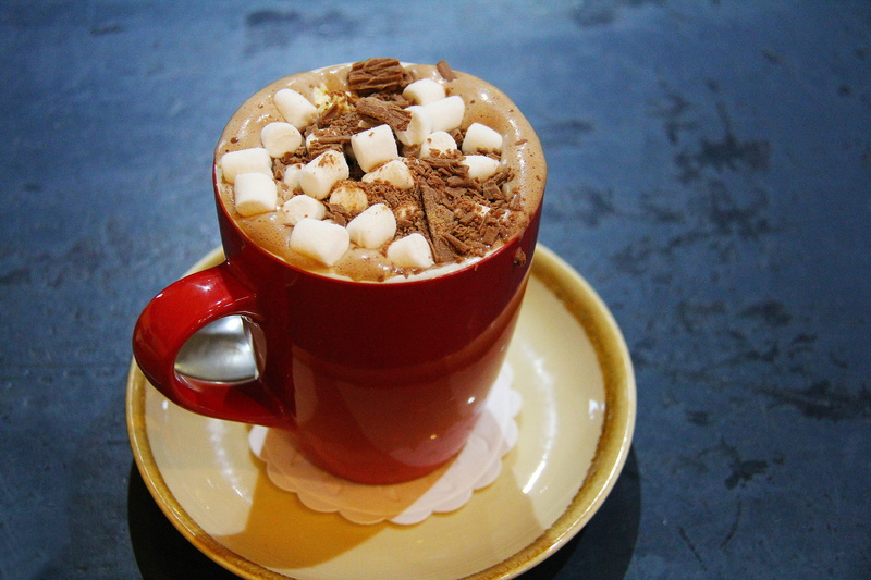 hot drink, coffee, uk, 2K, scotland, delicious, coffee cup, tasty, sweet, freshness, mug, portree, saucer, no people, dessert, food, hot, beverage, food and drink