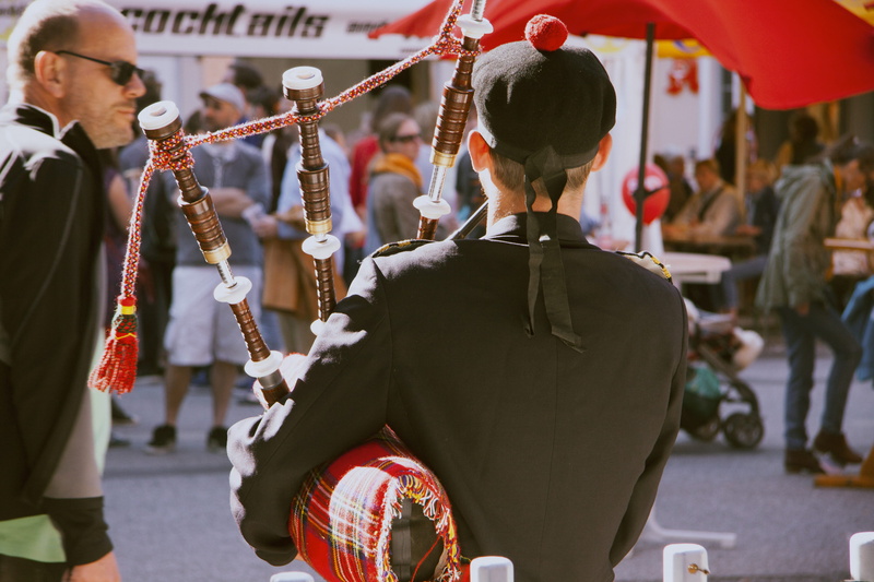rear view, perform, traditional clothing, men, entertainment, crowd, incidental people, kilt, scotsman, real people, adult, performance, formal, street