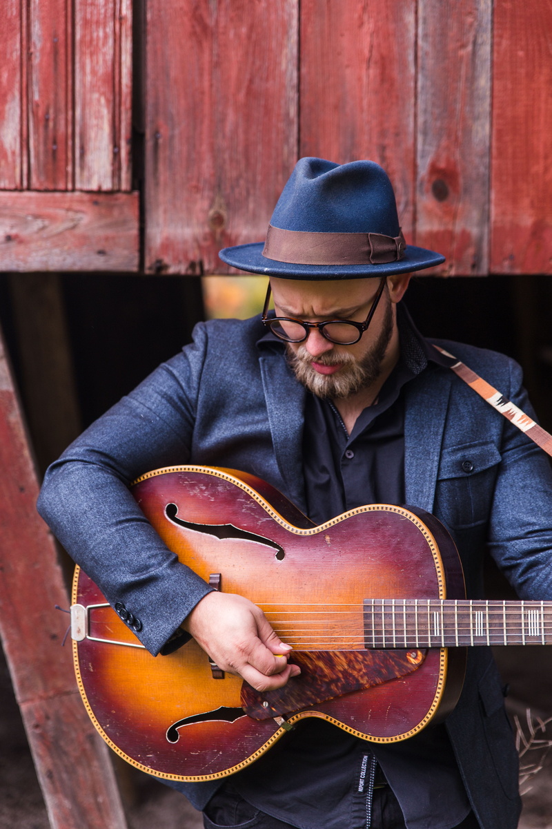 adult, man, jazz, real people, instrument, brown, stringed instrument, performance, guitar, concert, hat, contemplation, musical equipment, musical instrument