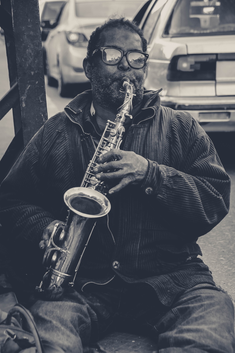 one man only, real people, adult, grayscale, playing, sitting, eyeglasses, holding, art, show, males, musical instrument, artist, mature adult, adults only