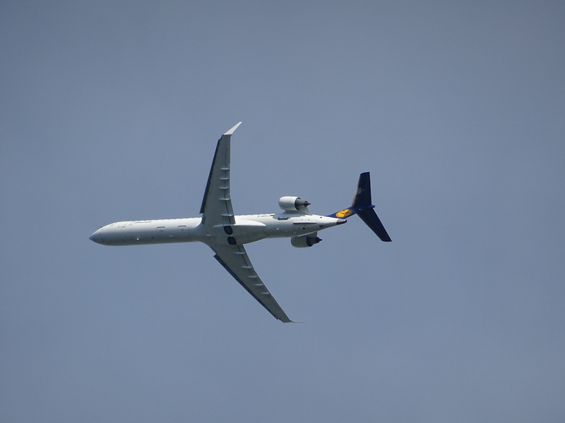 copy space, 5K, air Vehicle, outdoors, aerospace industry, day, passenger machine, landing - Touching Down, blue, travel, aircraft, start, stealth, mode of transportation
