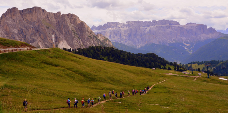 land, 5K, excursion, backpack, group, leisure activity, travel, travel destinations, dolomites, crowd, landscape, cloud - sky, sky, large group of people