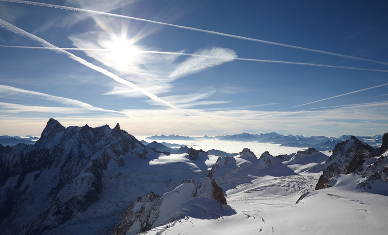 vapor trail, snow, mountain range, tranquility, chamonix, environment, bright, blue, beauty in nature, landscape, aiguille du midi, sunlight, alps, cloud - sky