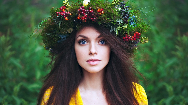 looking at viewer, headshot, yellow clothing, headdress, looking at camera, woman, body part, brunette, face, human face, portrait, front view, outdoors