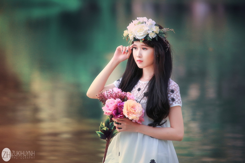 nature, wreaths, front view, wearing flowers, 1080P, long hair, flower, beauty in nature, flower arrangement, hairstyle, bouquet, standing, fashion, plant