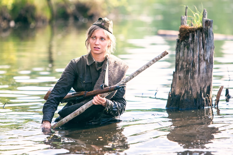 4K, holding, Galya Quarter, Kristina Asmus, water, hairstyle, leisure activity, kristina, front view, outdoors, nature, one person, military, The dawns here are quiet