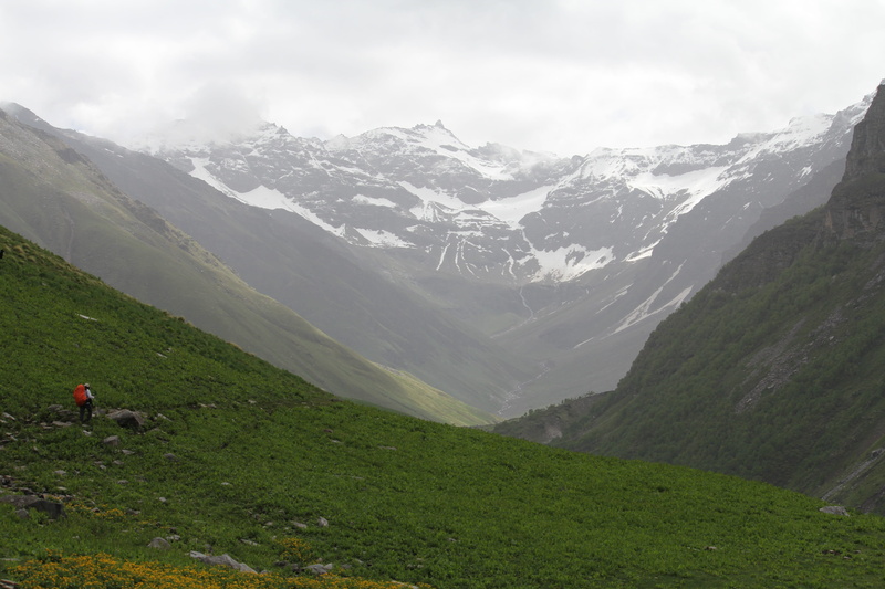 snowcapped mountain, snow, peaks, beauty in nature, in-natures-lap, landscape, himachal, day, mountains, mountain, cold temperature, trekker, sky, in-the-lap-of-nature