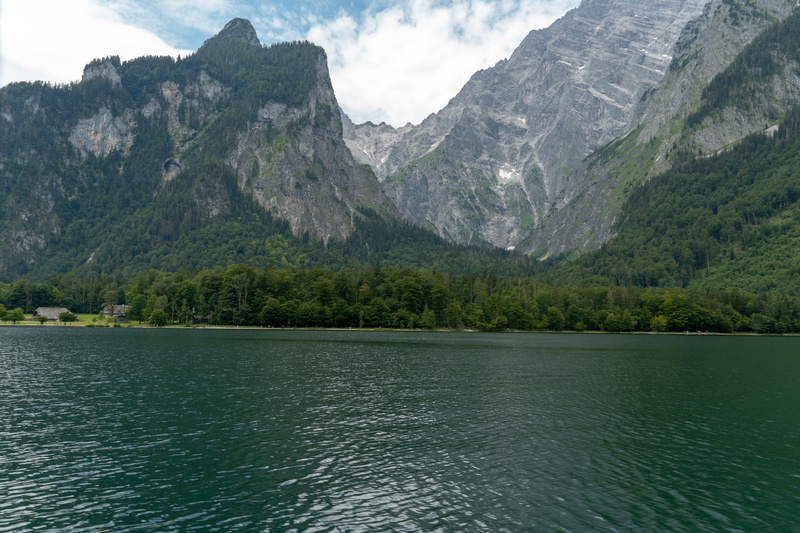 beauty in nature, non-urban scene, formation, remote, mountain, tranquility, day, plant, outdoors, no people, lake, idyllic, mountain peak, schönau am königssee