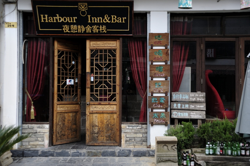incidental people, day, Streets, communication, chinese new year, building exterior, door, huizhou, text, script, sign, the ancient town, outdoors, entrance