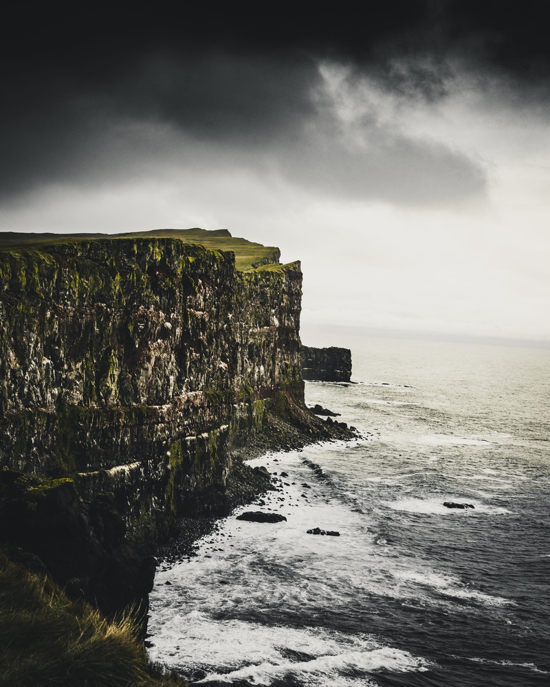 motion, tranquility, solid, nature, rocky coastline, clouds, promontory, shallow, mountain, sea, beach, water, rock formation, ocean, cloud - sky, horizon over water