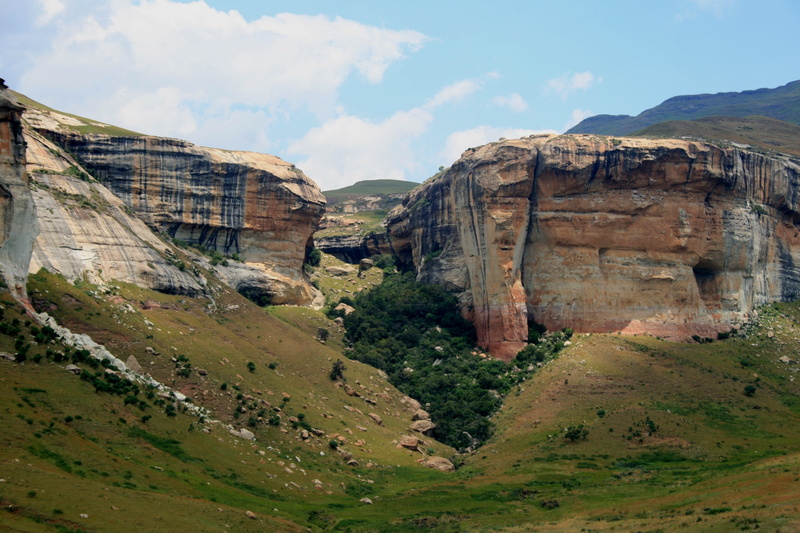 mountain range, rock - object, day, rock formations, non-urban scene, nature, cloud - sky, sky, cliffs, 4K, rock formation, no people, scenics - nature