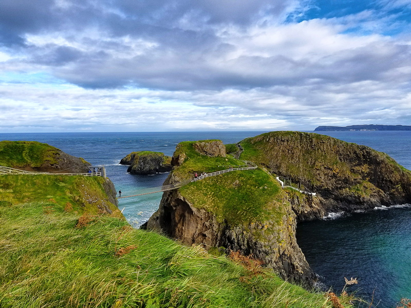 sky, sea, no people, cliff side, green, near, non-urban scene, tranquility, beauty in nature, 4K, cliff, environment, ocean, outdoors, beach, plant, nature