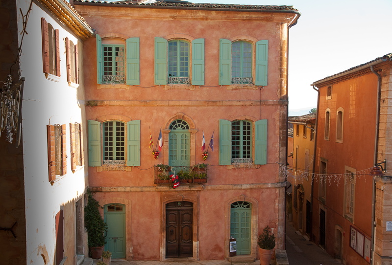 building, day, old, residential district, built structure, architecture, france, town hall, facades, low angle view, luberon, sky, sunlight, building exterior