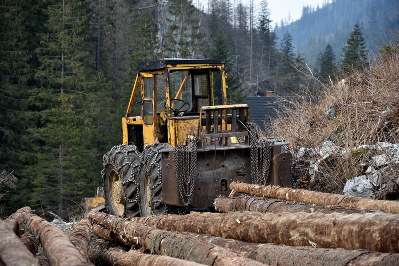 land vehicle, slice, industrial equipment, agricultural equipment, bulldozer, mountains, agricultural machinery, transportation, earth mover, machine, no people