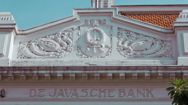 emblem, built structure, creativity, de javasche, pattern, office, travel destinations, representation, stone carving, craft, bank, the past, asia, front