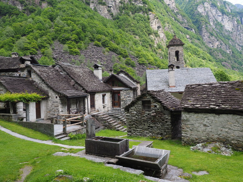 outdoors, plant, 4K, the granite roof of the houses, mountain, granite roofs, day, foroglio, village core, stone houses, astano, architecture, grass, the granite roof