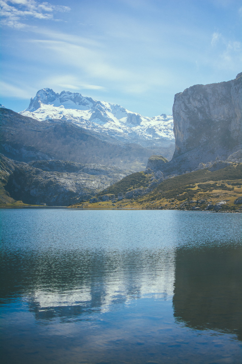 tranquil scene, non-urban scene, covadonga, mountain, beauty in nature, outdoors, 2K, white, waterfront, water, asturia, nature, sky, no people, spain