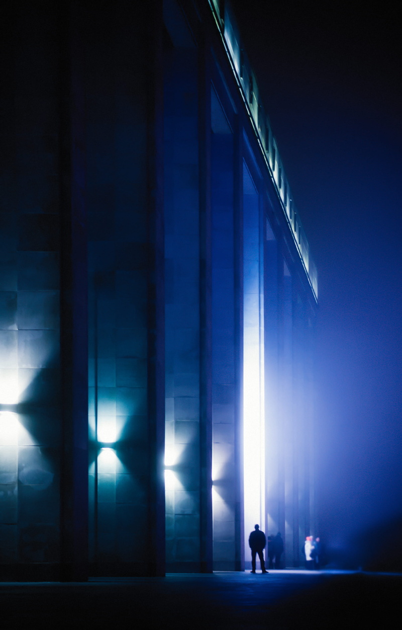 illuminated, utopia, 4K, Tron, dark, night, blade runner 2049, building exterior, light - natural phenomenon, walking, outdoors, incidental people, architecture