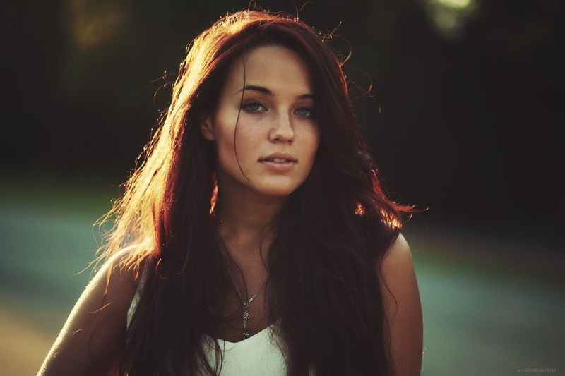 tank, filter, white, real people, front view, one person, beauty, 720P, teenager, face, depth of field, beautiful woman, headshot, contemplation, young women