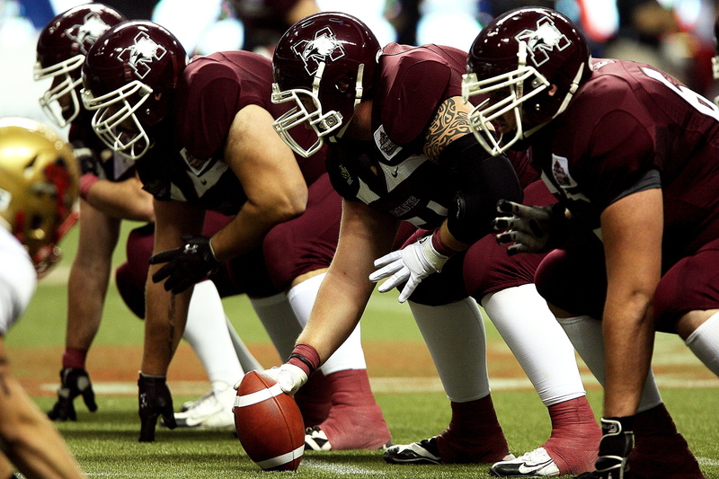 group of people, sportsman, player, line, shallow, sports equipment, football game, canadian university, competitive sport, competition, football player