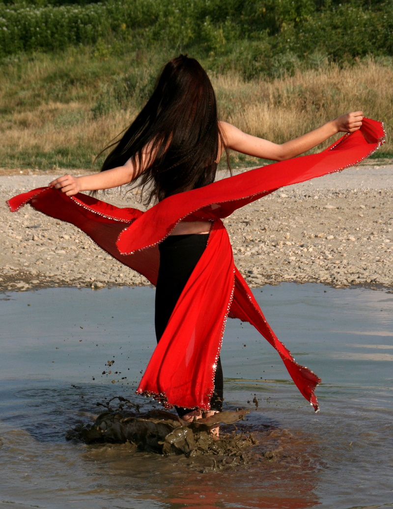 motion, hairstyle, woman, water, fashion, black, one person, leisure activity, red, long hair, dance, women, lifestyles, 2K, spinning, wearing, beautiful