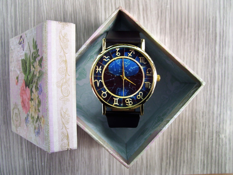 day, watch time, wrist watch, clock shield, close-up, number, accuracy, still life, clock face, dial, 2K, gift, guidance, measurement of time, clock tips