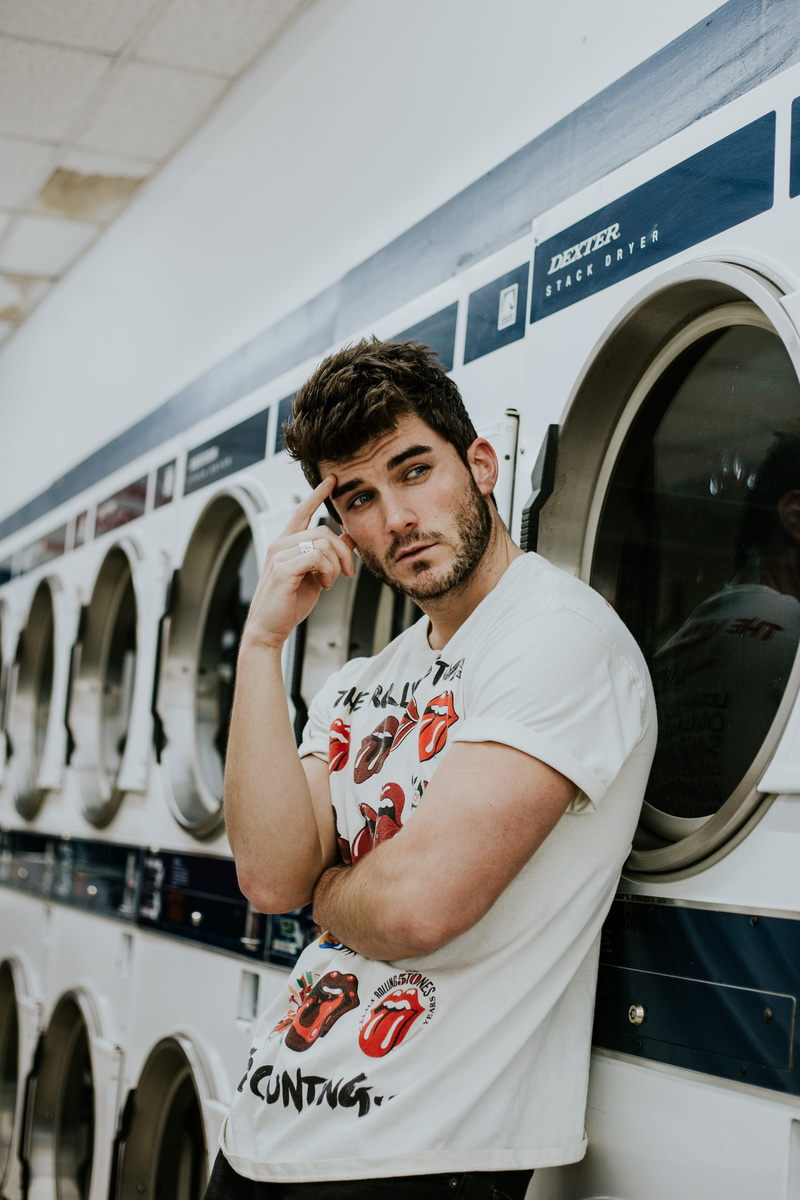 machinery, old school, portrait, communication, laundry, scruff, love, laundromat, standing, waist up, laundry mat, lifestyles, t-shirt design, appliance