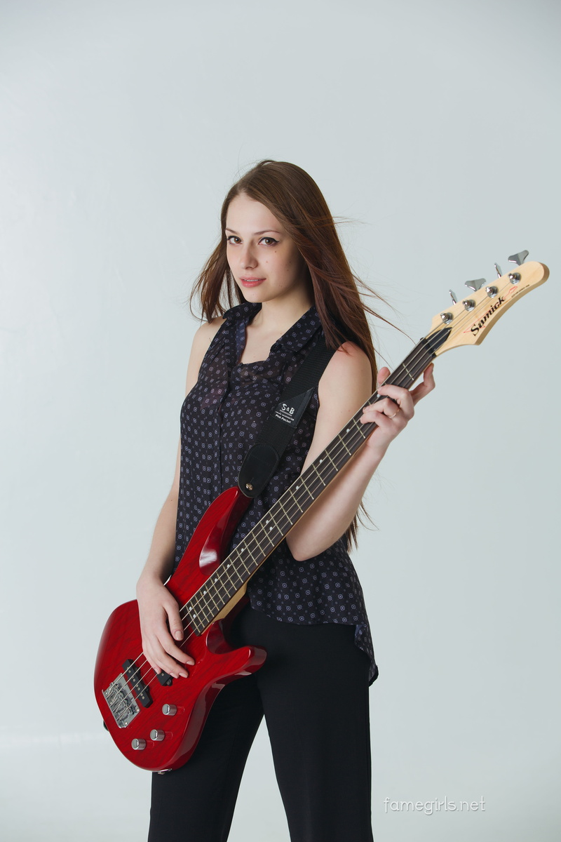 bass guitars, Isabella, famegirls, Isabella (famegirls), 5K, long hair