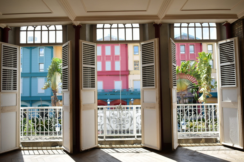 shutter, no people, door, nature, art and craft, day, architecture, christmas, closed, 2K, colourful, house, plant, outdoors, residential district, sunlight