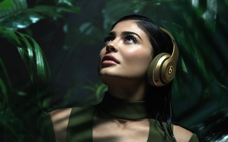 looking away, standing, headshot, young adult, beautiful woman, contemplation, women, kylie jenner 4k  on hd, looking, portrait, beautiful people, young women