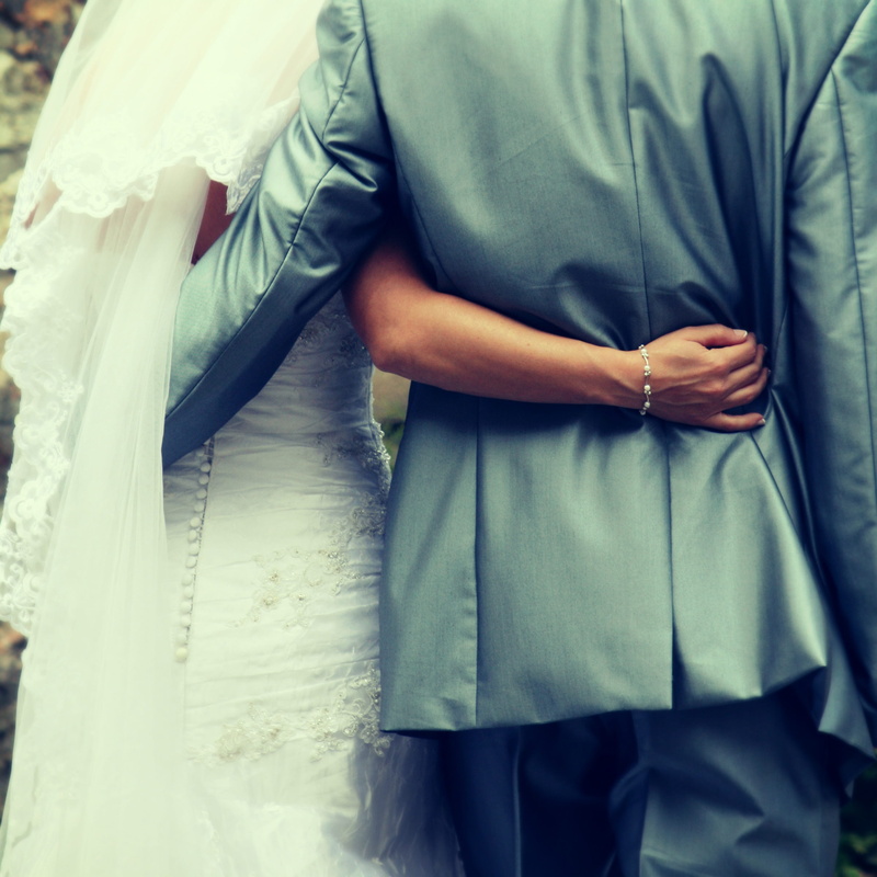 one person, in conjunction with the, men, well-dressed, standing, a couple of, fashion, happy, lifestyles, front view, marriage, romantic, wedding, holding