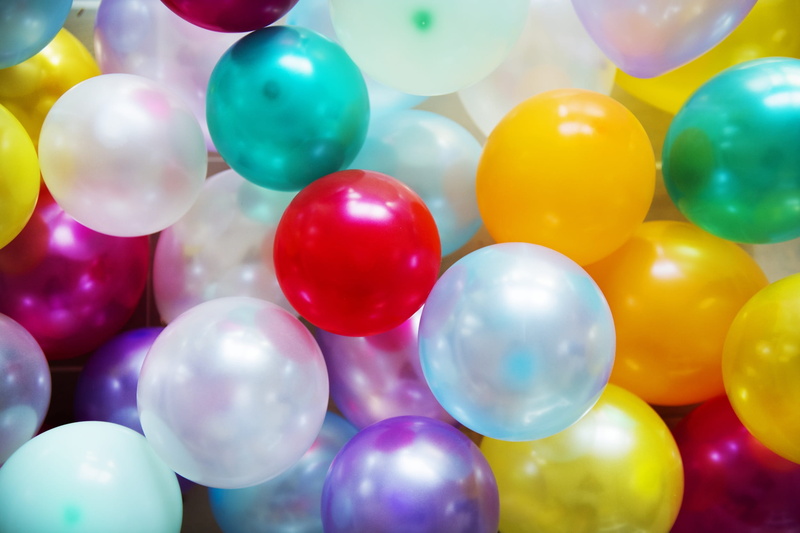festive, fragility, high angle view, no people, party, birthday, celebration, balloon, macro, celebrate, bright, new year, shining, large group of objects