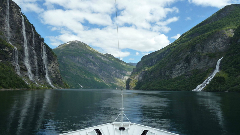 body, near, outdoors, formation, idyllic, water, sky, nautical vessel, tranquil scene, tranquility, beauty in nature, mountains, mode of transportation