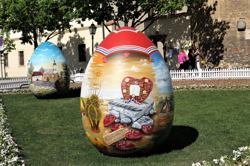 spirituality, architecture, nature, no people, traditional, art and craft, 5K, grass, day, park - man made space, croatian naive art, plant, sculpture