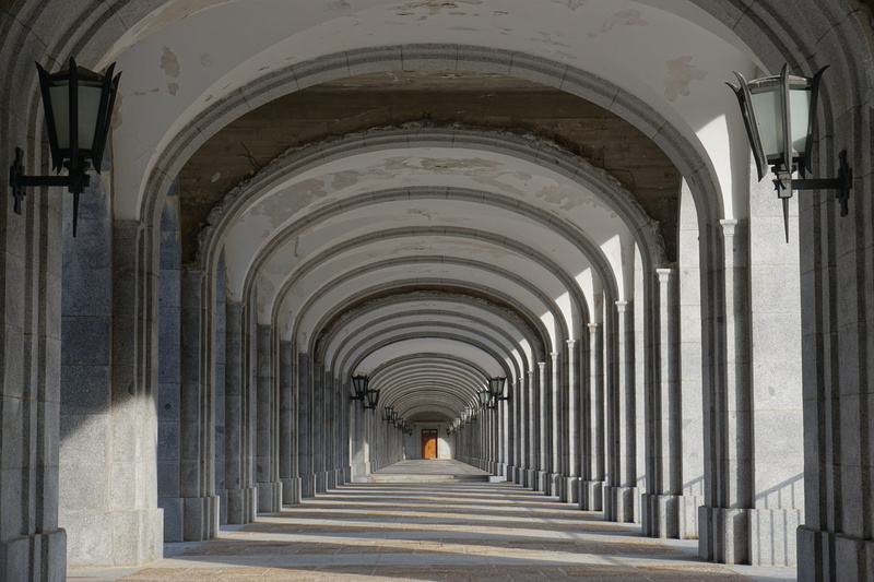 abbey, vault, light effect, built structure, the past, architecture, arch, building, ceiling, indoors, cross vault, empty, arched, leave, direction, day