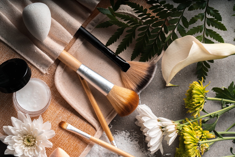 plant, freshness, no people, close-up, flowering plant, high angle view, choice, 4K, wood - material, food, Cosmetics, variation, brushes, still life