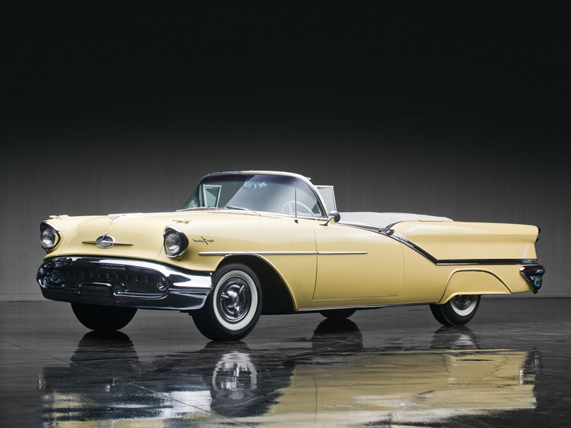 chrome, sports car, luxury, wealth, Vehicle, studio shot, copy space, single object, vintage car, mode of transportation, no people, indoors, Convertible