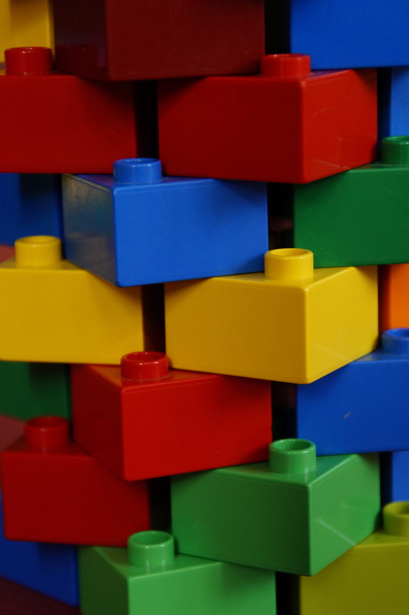 5K, duplo, backgrounds, creativity, children toys, stone wall, tower, multi colored, full frame, stones, stack, block, toys, toy, blue, childhood, close-up