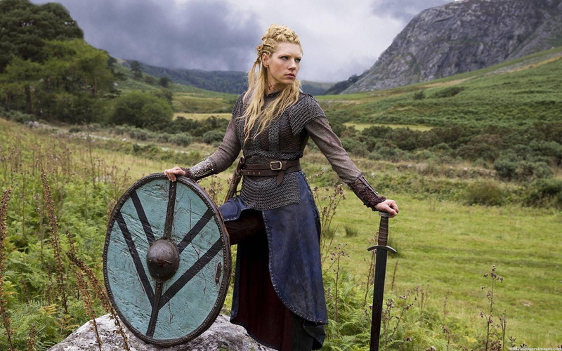 women outdoors, sword, actress, 1080P, Lagertha Lothbrok, Vikings (TV series), women, shield, nature, landscape, blonde