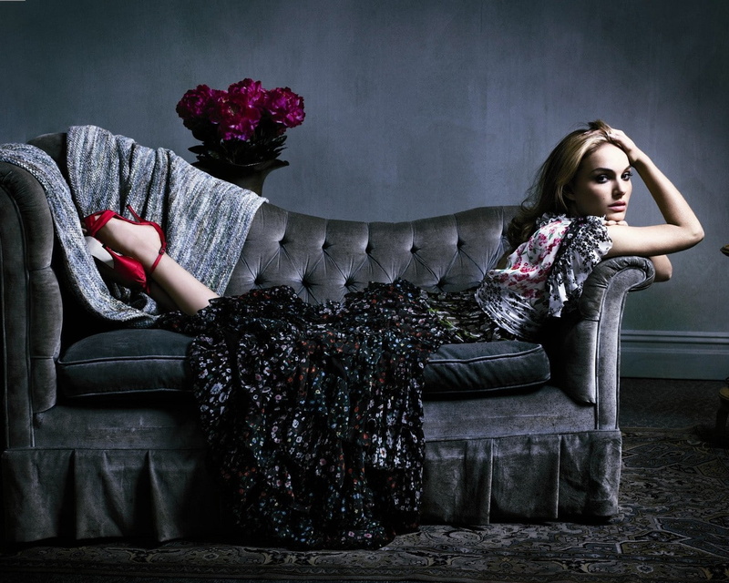 720P, couch, women, Natalie Portman