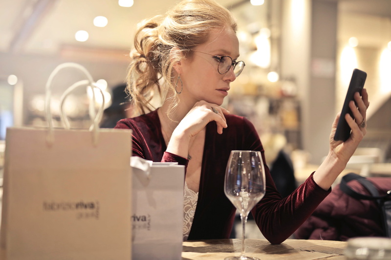 women, communication, food and drink, jewelry, looks, Wine, Ring, leisure, Dress, people, adult, style, wearing, Glasses, fashion, Black, technology, alcohol