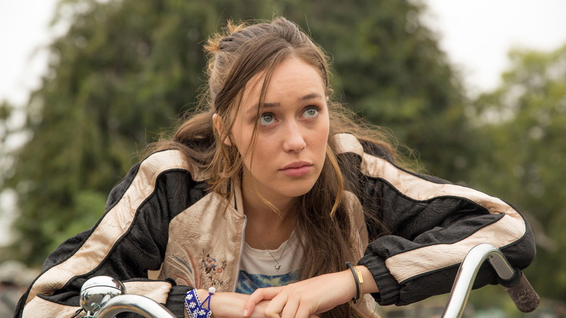 outdoors, teenager, looking at camera, front view, hair, leisure activity, Alycia, Debnam, tree, sitting, Carey, one person, beauty, brown hair, casual clothing
