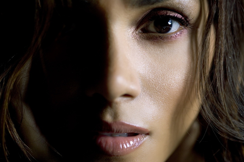 black background, eyelash, beautiful people, halle berry, human eye, beautiful woman, eye, adult, indoors, close-up, human face, hairstyle, human body part