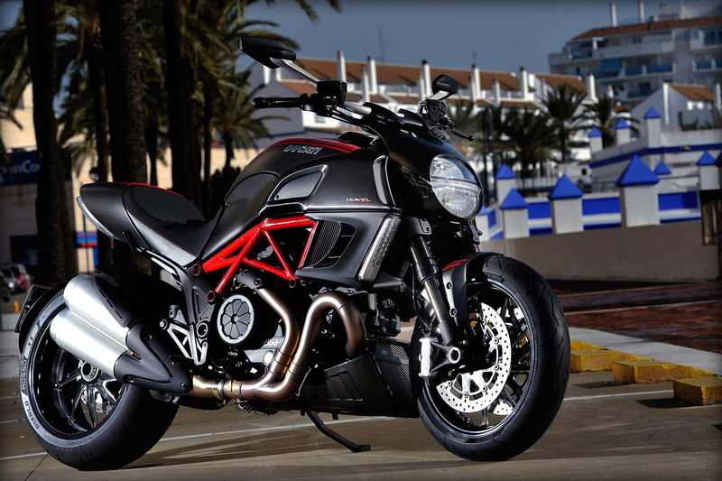 bike, red, outdoors, street, stationary, no people, black, travel, sports, nature, building exterior, wheel, luxury, carbon, city, land vehicle, 1080P