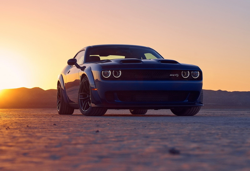 copy space, selective focus, motion, sunlight, road, srt, travel, outdoors, dodge, journey, mode of transportation, sports car, 720P, road trip, blue