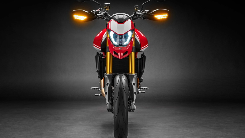 studio shot, Hypermotard, lighting equipment, red, k, front view, holding, 950, lifestyles, helmet, athlete, full length, indoors, black background, competition