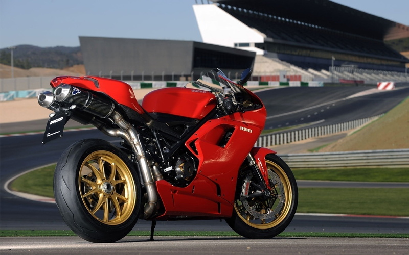 sport, land Vehicle, mode of Transport, sports helmet, shiny, mode of transportation, sports Venue, headwear, biker, built structure, motorcycle, bike