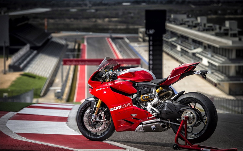 built structure, riding, speed, Vehicle, 4K, building exterior, outdoors, helmet, road, mode of transportation, architecture, land vehicle, transportation